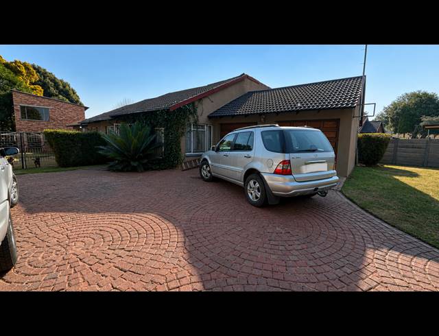 4 BEDROOM HOUSE FOR SALE IN BRACKENHURST